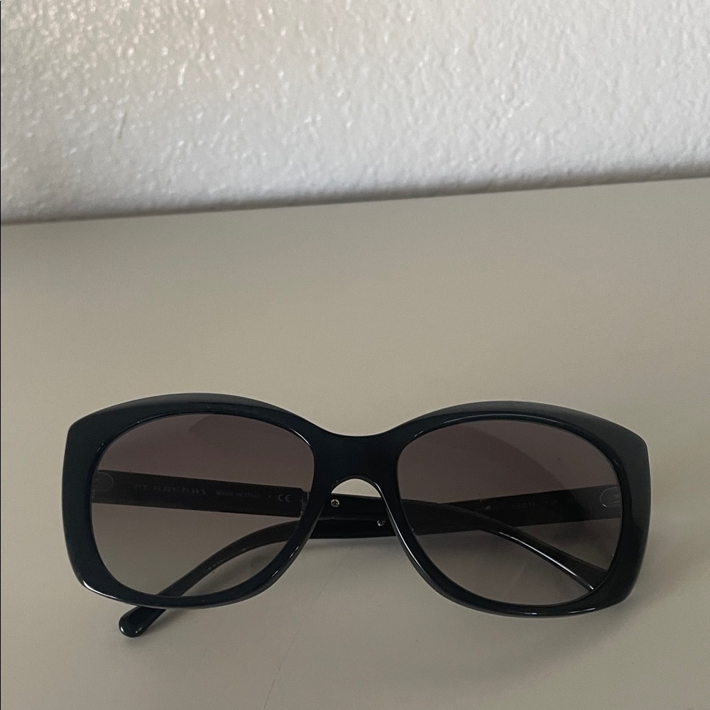Burberry sunglasses B4164